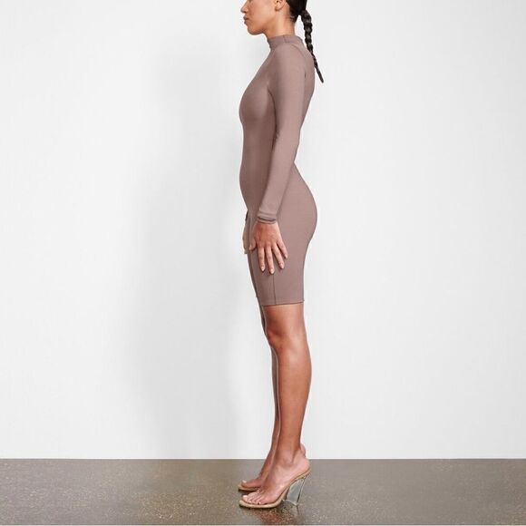 NWT SKIMS ALL-IN-ONE LONG SLEEVE MID THIGH ONESIE IN Umber - Picture 4 of 8